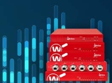 Stapel roter Fireboxes vor einem digitalen blauen Hintergrund