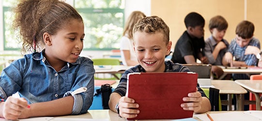 Foto: Bildungswesen – Schüler in einem Klassenzimmer